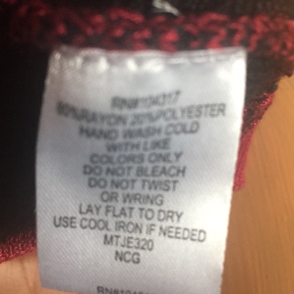 Adorable ✨sweater - Picture 4 of 4